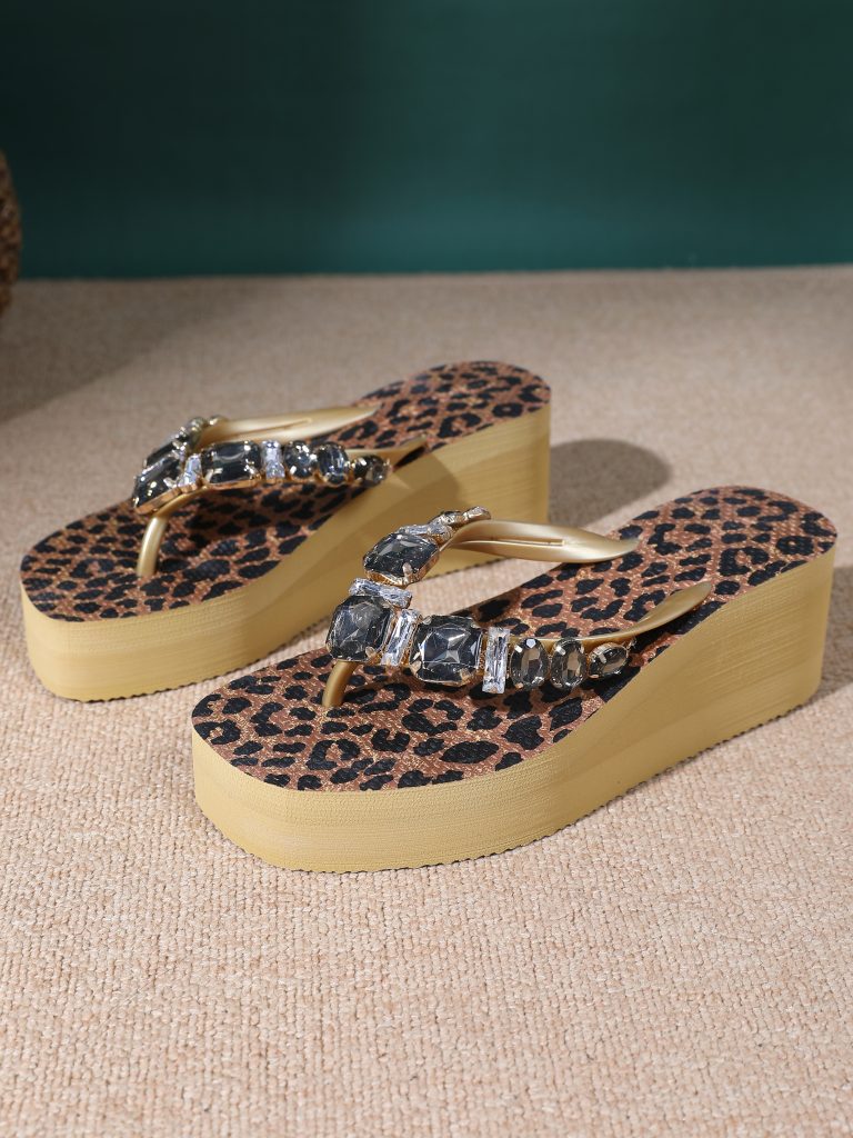 TM251992_LEOPARD_CAMEL_8
