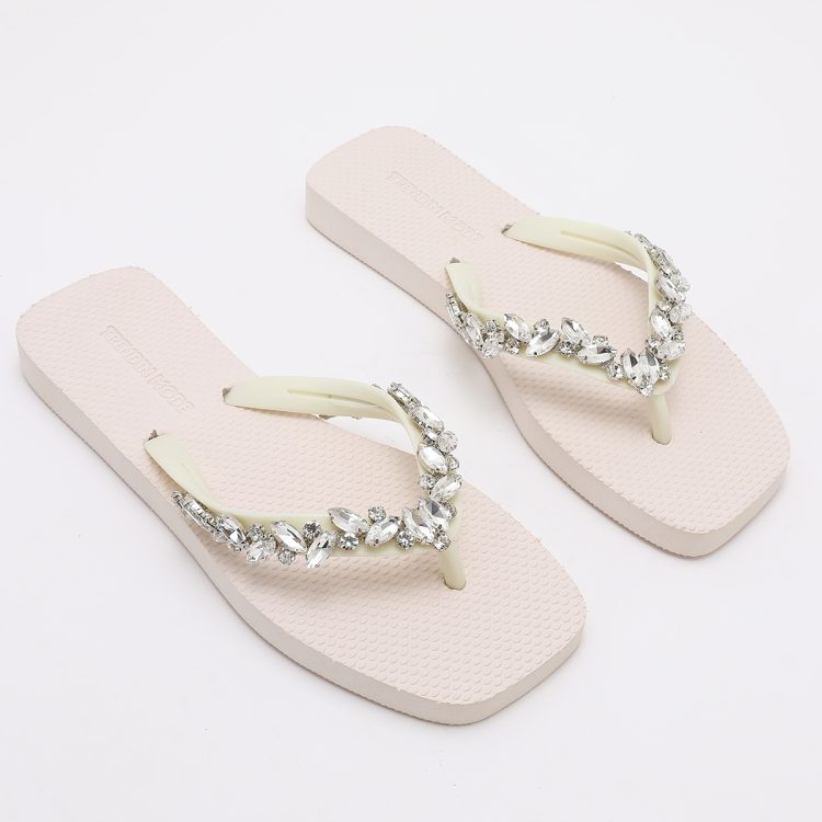 Jeweled Flat Beach Sandals TM252001 Summer White